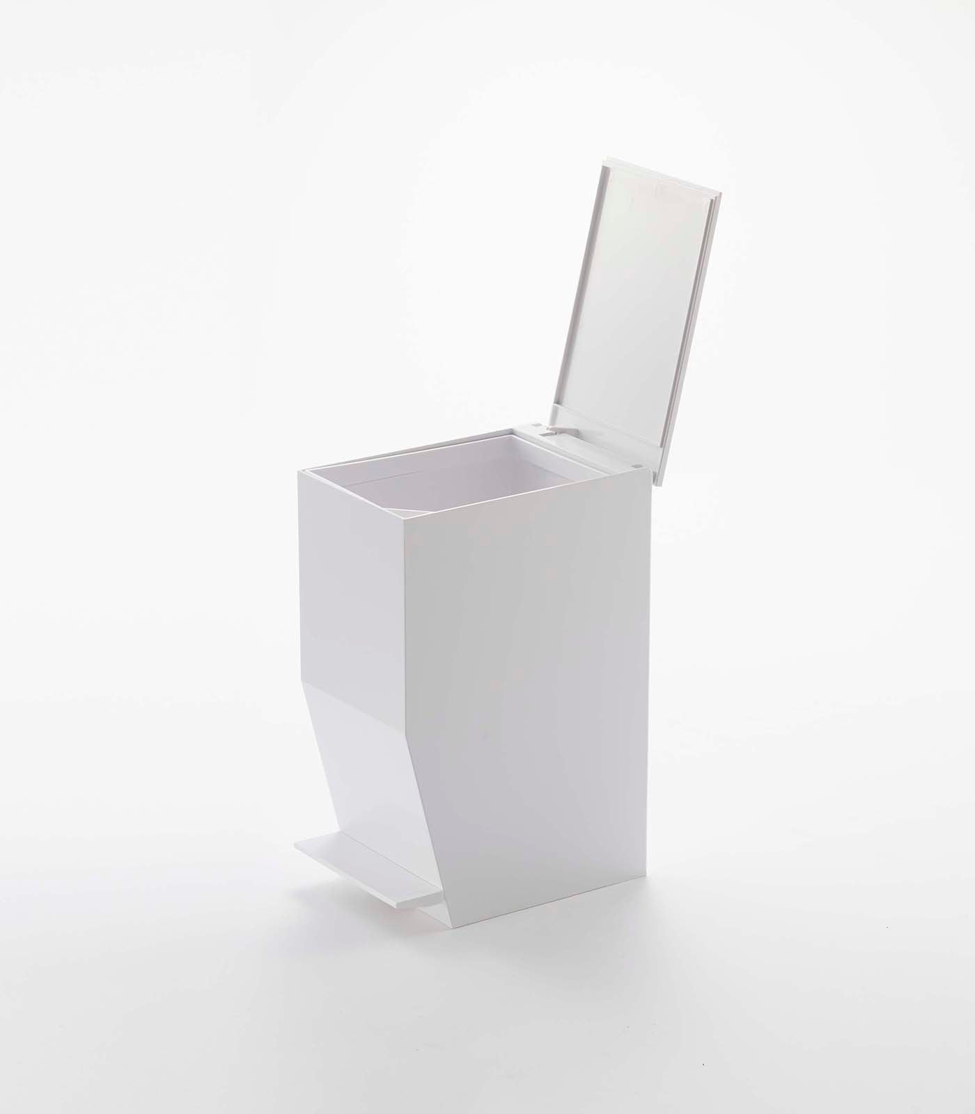 momynegaito1xyfxqrea.jpg Step Trash Can - Image 1